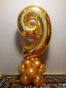 цифра ''9'' из воздушных шаров