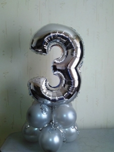 цифра ''3'' из воздушных шаров